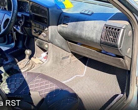 Синий Фольксваген Пассат, объемом двигателя 1.6 л и пробегом 340 тыс. км за 2200 $, фото 10 на Automoto.ua