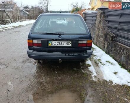 Синий Фольксваген Пассат, объемом двигателя 1.8 л и пробегом 280 тыс. км за 1100 $, фото 2 на Automoto.ua