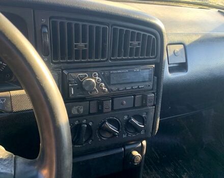 Синий Фольксваген Пассат, объемом двигателя 1.8 л и пробегом 497 тыс. км за 1100 $, фото 9 на Automoto.ua