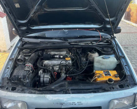 Синий Фольксваген Пассат, объемом двигателя 1.9 л и пробегом 382 тыс. км за 1650 $, фото 3 на Automoto.ua