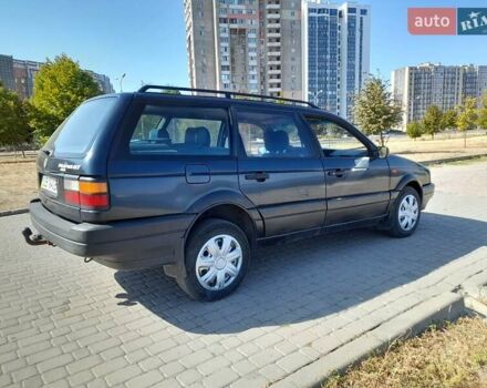 Синий Фольксваген Пассат, объемом двигателя 1.8 л и пробегом 392 тыс. км за 1750 $, фото 6 на Automoto.ua