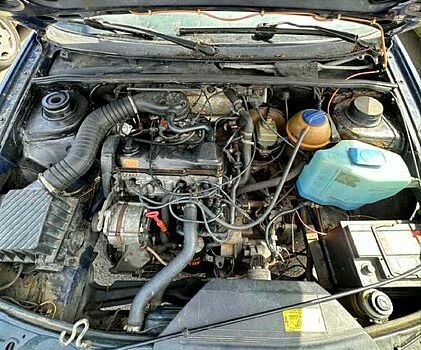 Синій Фольксваген Пассат, об'ємом двигуна 1.8 л та пробігом 400 тис. км за 1600 $, фото 4 на Automoto.ua