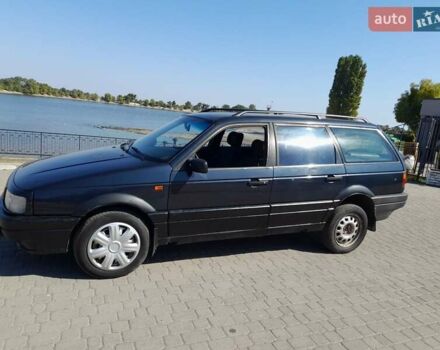 Синий Фольксваген Пассат, объемом двигателя 1.8 л и пробегом 392 тыс. км за 1750 $, фото 3 на Automoto.ua