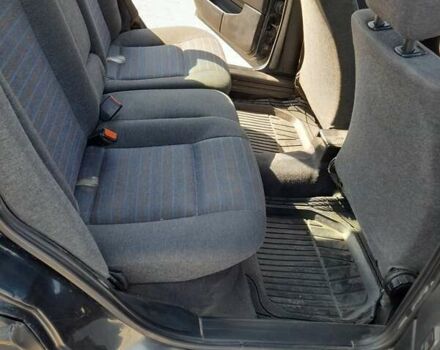 Синий Фольксваген Пассат, объемом двигателя 1.8 л и пробегом 392 тыс. км за 1750 $, фото 7 на Automoto.ua