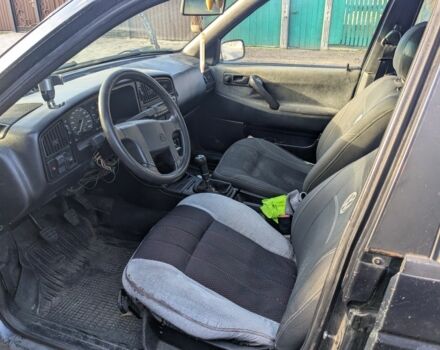 Синий Фольксваген Пассат, объемом двигателя 1.6 л и пробегом 414 тыс. км за 1500 $, фото 5 на Automoto.ua