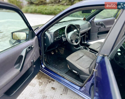 Синий Фольксваген Пассат, объемом двигателя 1.6 л и пробегом 350 тыс. км за 2850 $, фото 8 на Automoto.ua