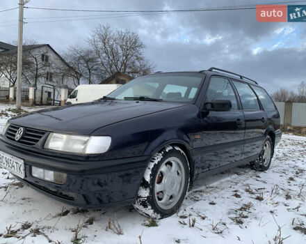 Синій Фольксваген Пассат, об'ємом двигуна 2 л та пробігом 370 тис. км за 1900 $, фото 2 на Automoto.ua