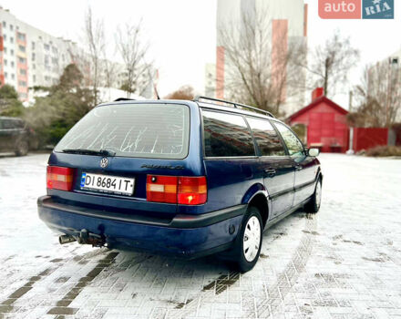 Синий Фольксваген Пассат, объемом двигателя 1.6 л и пробегом 350 тыс. км за 2850 $, фото 4 на Automoto.ua