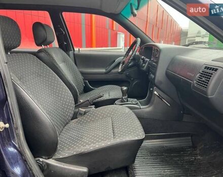 Синій Фольксваген Пассат, об'ємом двигуна 1.8 л та пробігом 245 тис. км за 2490 $, фото 9 на Automoto.ua