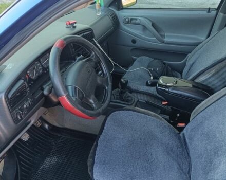 Синій Фольксваген Пассат, об'ємом двигуна 1.8 л та пробігом 343 тис. км за 2400 $, фото 7 на Automoto.ua