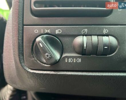 Синій Фольксваген Пассат, об'ємом двигуна 1.8 л та пробігом 245 тис. км за 2490 $, фото 15 на Automoto.ua