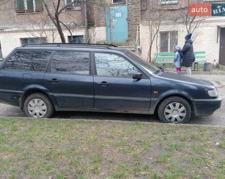 Синий Фольксваген Пассат, объемом двигателя 1.6 л и пробегом 285 тыс. км за 2500 $, фото 1 на Automoto.ua