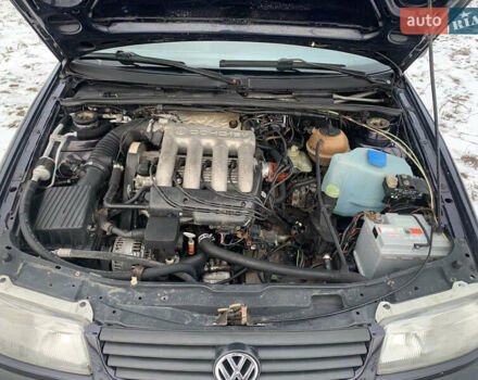 Синій Фольксваген Пассат, об'ємом двигуна 2 л та пробігом 370 тис. км за 1900 $, фото 16 на Automoto.ua