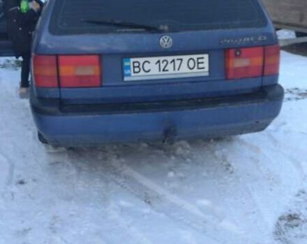 Синий Фольксваген Пассат, объемом двигателя 1.8 л и пробегом 411 тыс. км за 2200 $, фото 1 на Automoto.ua