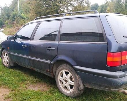 Синий Фольксваген Пассат, объемом двигателя 2 л и пробегом 300 тыс. км за 1800 $, фото 6 на Automoto.ua