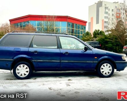 Синий Фольксваген Пассат, объемом двигателя 1.6 л и пробегом 350 тыс. км за 2850 $, фото 1 на Automoto.ua