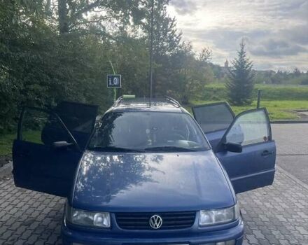 Синий Фольксваген Пассат, объемом двигателя 1.8 л и пробегом 500 тыс. км за 2500 $, фото 1 на Automoto.ua