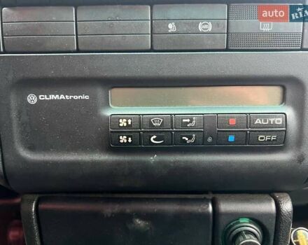 Синій Фольксваген Пассат, об'ємом двигуна 1.8 л та пробігом 245 тис. км за 2490 $, фото 20 на Automoto.ua