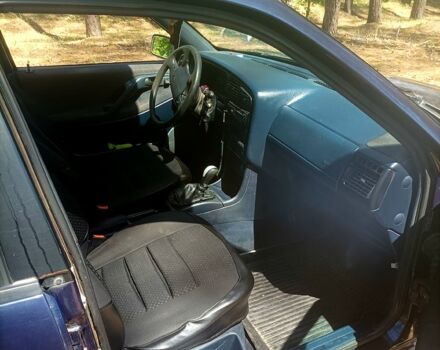 Синій Фольксваген Пассат, об'ємом двигуна 2 л та пробігом 425 тис. км за 2000 $, фото 5 на Automoto.ua