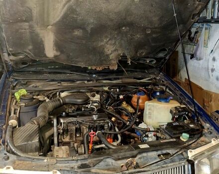 Синій Фольксваген Пассат, об'ємом двигуна 1.8 л та пробігом 0 тис. км за 1000 $, фото 1 на Automoto.ua