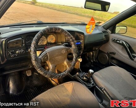 Синий Фольксваген Пассат, объемом двигателя 1.8 л и пробегом 200 тыс. км за 2150 $, фото 9 на Automoto.ua