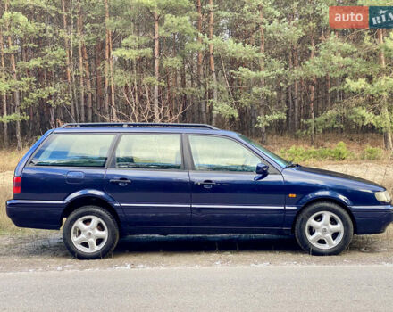 Синий Фольксваген Пассат, объемом двигателя 1.8 л и пробегом 452 тыс. км за 3350 $, фото 4 на Automoto.ua