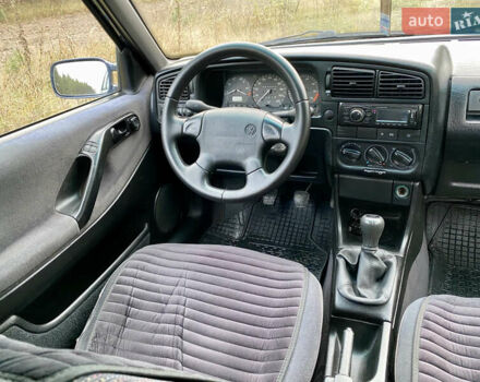 Синий Фольксваген Пассат, объемом двигателя 1.8 л и пробегом 452 тыс. км за 3350 $, фото 14 на Automoto.ua