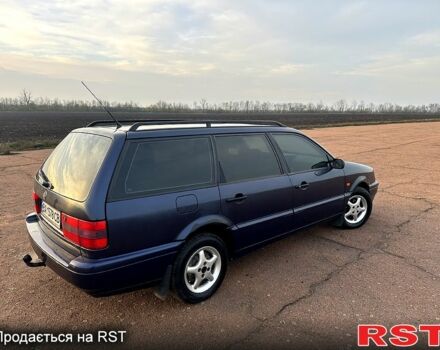 Синий Фольксваген Пассат, объемом двигателя 1.8 л и пробегом 200 тыс. км за 2150 $, фото 2 на Automoto.ua