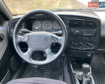 Синий Фольксваген Пассат, объемом двигателя 1.8 л и пробегом 452 тыс. км за 3350 $, фото 16 на Automoto.ua