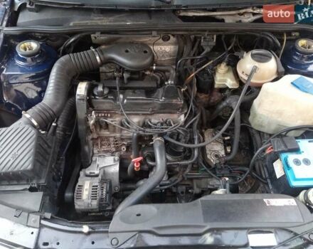 Синий Фольксваген Пассат, объемом двигателя 1.8 л и пробегом 179 тыс. км за 3000 $, фото 6 на Automoto.ua