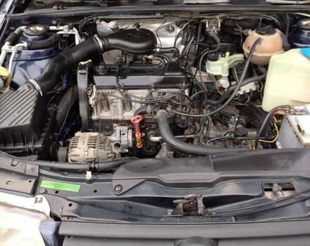 Синий Фольксваген Пассат, объемом двигателя 1.8 л и пробегом 363 тыс. км за 3200 $, фото 17 на Automoto.ua