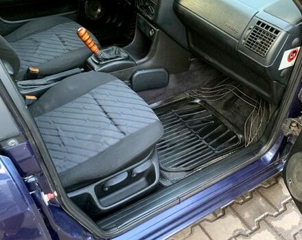 Синій Фольксваген Пассат, об'ємом двигуна 1.8 л та пробігом 280 тис. км за 2600 $, фото 5 на Automoto.ua