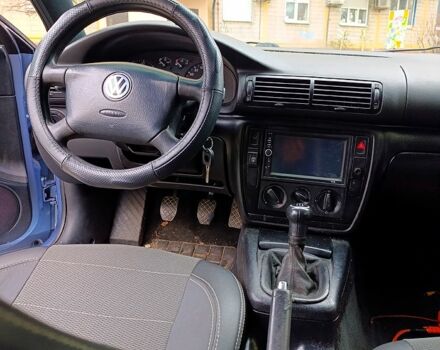 Синий Фольксваген Пассат, объемом двигателя 1.6 л и пробегом 285 тыс. км за 3750 $, фото 7 на Automoto.ua