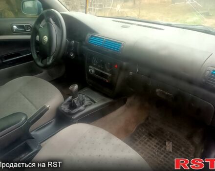 Синий Фольксваген Пассат, объемом двигателя 1.6 л и пробегом 400 тыс. км за 2350 $, фото 9 на Automoto.ua