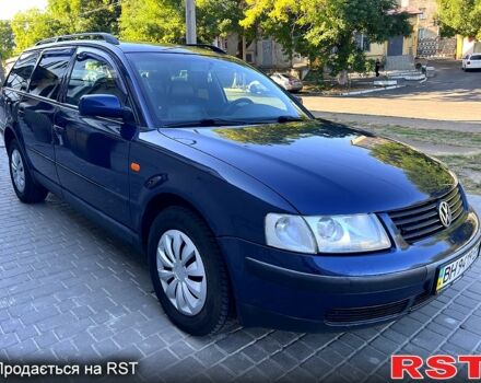 Синий Фольксваген Пассат, объемом двигателя 1.8 л и пробегом 184 тыс. км за 3700 $, фото 1 на Automoto.ua