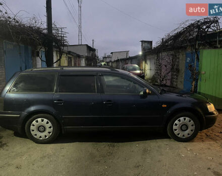 Синий Фольксваген Пассат, объемом двигателя 1.8 л и пробегом 382 тыс. км за 3500 $, фото 6 на Automoto.ua