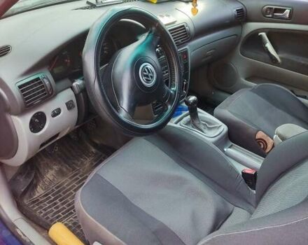 Синий Фольксваген Пассат, объемом двигателя 1.6 л и пробегом 300 тыс. км за 3200 $, фото 1 на Automoto.ua