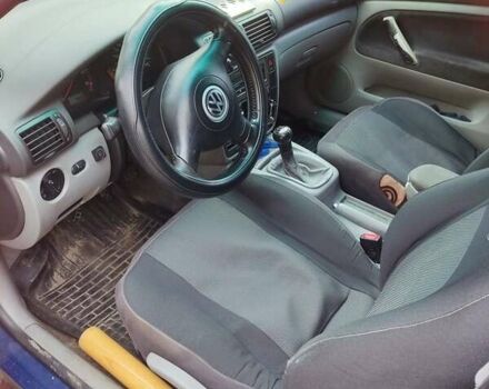 Синий Фольксваген Пассат, объемом двигателя 1.6 л и пробегом 300 тыс. км за 3200 $, фото 2 на Automoto.ua