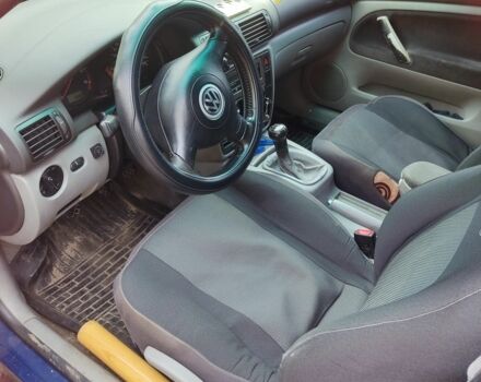 Синий Фольксваген Пассат, объемом двигателя 1.6 л и пробегом 300 тыс. км за 3200 $, фото 4 на Automoto.ua