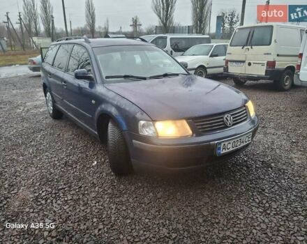 Синий Фольксваген Пассат, объемом двигателя 1.9 л и пробегом 311 тыс. км за 2000 $, фото 1 на Automoto.ua