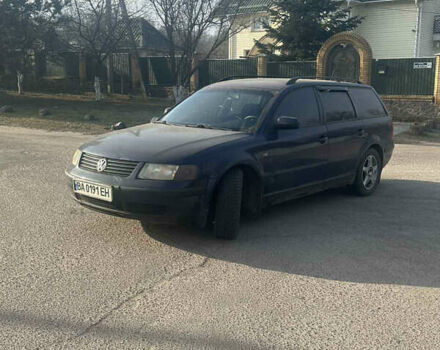 Синий Фольксваген Пассат, объемом двигателя 1.6 л и пробегом 250 тыс. км за 2100 $, фото 1 на Automoto.ua