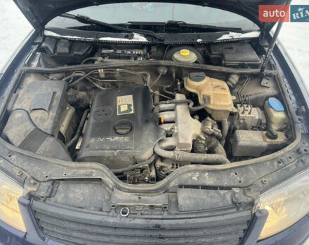 Синий Фольксваген Пассат, объемом двигателя 1.78 л и пробегом 242 тыс. км за 3950 $, фото 4 на Automoto.ua