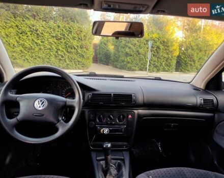 Синий Фольксваген Пассат, объемом двигателя 1.6 л и пробегом 330 тыс. км за 2700 $, фото 7 на Automoto.ua