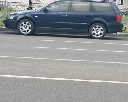 Синий Фольксваген Пассат, объемом двигателя 1.8 л и пробегом 425 тыс. км за 3900 $, фото 1 на Automoto.ua