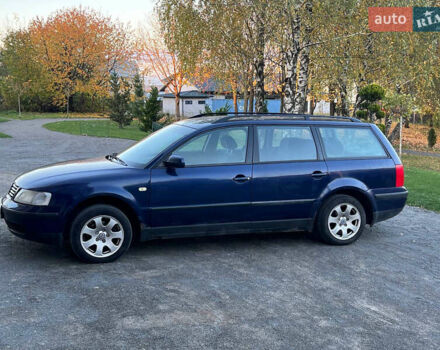 Синий Фольксваген Пассат, объемом двигателя 1.6 л и пробегом 277 тыс. км за 2999 $, фото 5 на Automoto.ua