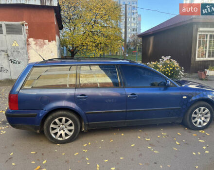 Синий Фольксваген Пассат, объемом двигателя 1.6 л и пробегом 321 тыс. км за 3500 $, фото 1 на Automoto.ua