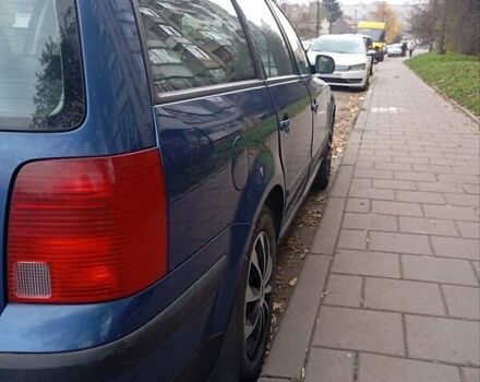 Синий Фольксваген Пассат, объемом двигателя 1.78 л и пробегом 230 тыс. км за 3650 $, фото 2 на Automoto.ua