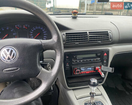 Синий Фольксваген Пассат, объемом двигателя 2.77 л и пробегом 290 тыс. км за 3500 $, фото 4 на Automoto.ua