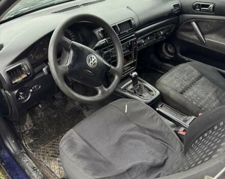 Синий Фольксваген Пассат, объемом двигателя 1.9 л и пробегом 323 тыс. км за 2000 $, фото 4 на Automoto.ua