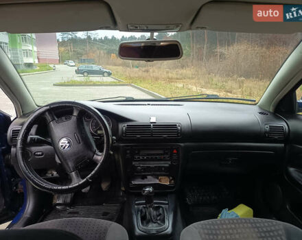 Синий Фольксваген Пассат, объемом двигателя 1.9 л и пробегом 438 тыс. км за 4200 $, фото 11 на Automoto.ua